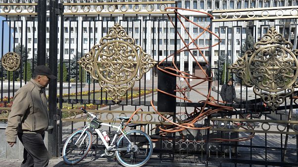 Здание парламента Киргизии в Бишкеке Здание парламента Киргизии в Бишкеке