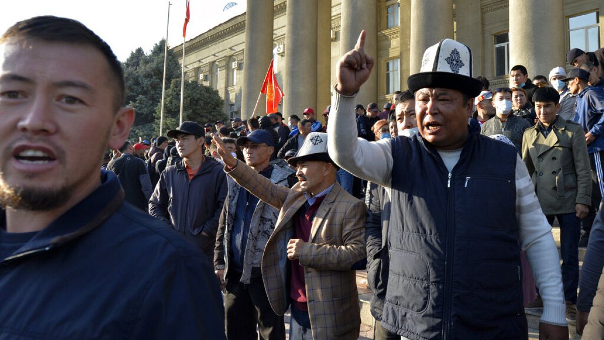 Proteste in Kirgistan - Demonstranten fordern neue Regierung