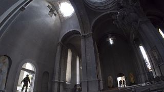 Bombardeo contra una catedral de Nagorno Karabaj