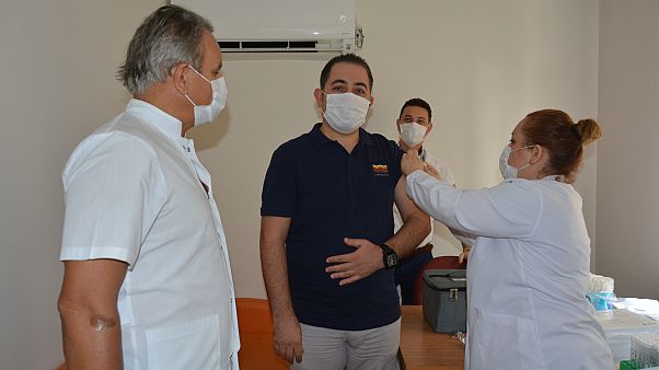 Çin'in Covid-19 aşısı İzmir'de denenmeye başlandı Çin'in Covid-19 aşısı İzmir'de denenmeye başlandı