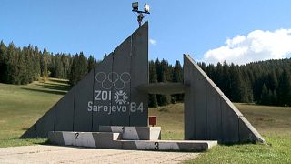 A műjégpálya alatt mentették át a téli olimpia relikviáit Szarajevóban