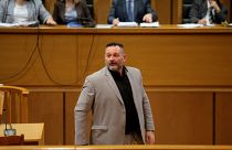 Eurodeputados querem afastamento de líder da extrema-direita grega