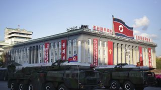Az északi koreai Munkáspárt alapításának 70. évfordulóján tartott katonai parád 2015. október 10-én