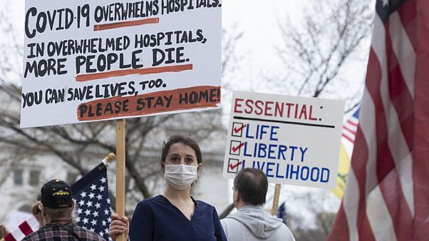 Amerika'da sağlık çalışanları tarafından yapılan bir protesto Amerika'da sağlık çalışanları tarafından yapılan bir protesto