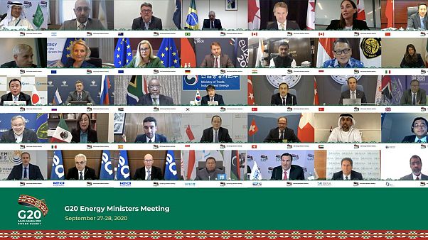 Avrupa Birliği ve üye ülkeler, Suudi Arabistan'ın başkenti Riyad'da düzenlenecek G20 zirvesine katılım düzeyini 'düşürmeyi' masaya yatıracak. Avrupa Birliği ve üye ülkeler, Suudi Arabistan'ın başkenti Riyad'da düzenlenecek G20 zirvesine katılım düzeyini 'düşürmeyi' masaya yatıracak.