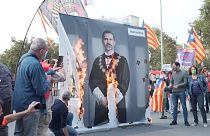 ویدئو؛ پوستر پادشاه اسپانیا همزمان با بازدید وی از بارسلون به آتش کشیده شد