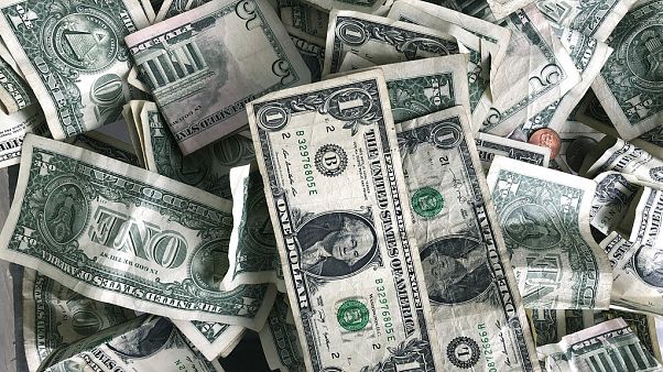 سيدة تحتال على المحلات وتكسب ثروة من بيع مسروقات سيدة تحتال على المحلات وتكسب ثروة من بيع مسروقات
