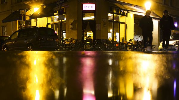 Berliner Eckkneipe im Regen Berliner Eckkneipe im Regen
