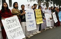 Bangladeş'in başkenti Dakka'da cinsel taciz karşıtı gösteri düzenleyen kadınlar (arşiv) 
