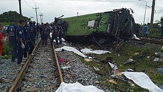 Thailandia: scontro mortale tra un treno e un bus