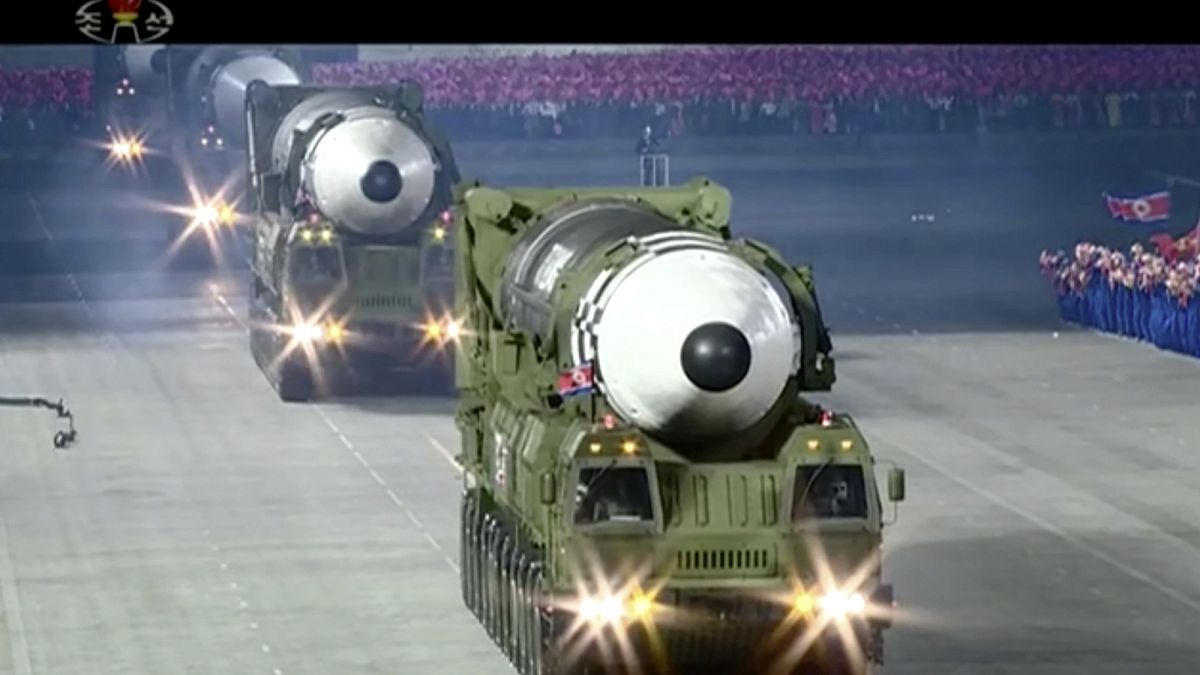 من الاستعراض العسكري في كوريا الشمالية 