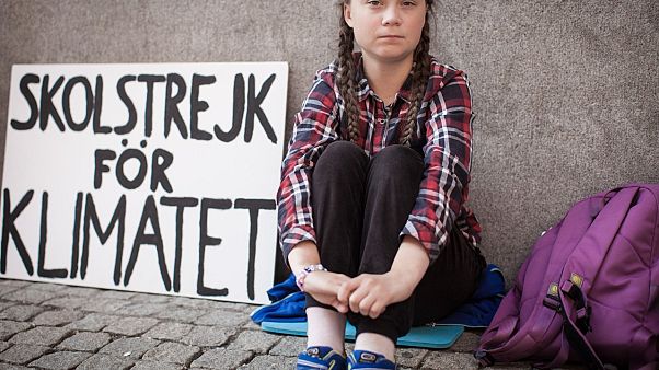 Greta mit ihrem weltberühmten Schild "Schulstreik fürs Klima" Greta mit ihrem weltberühmten Schild "Schulstreik fürs Klima"