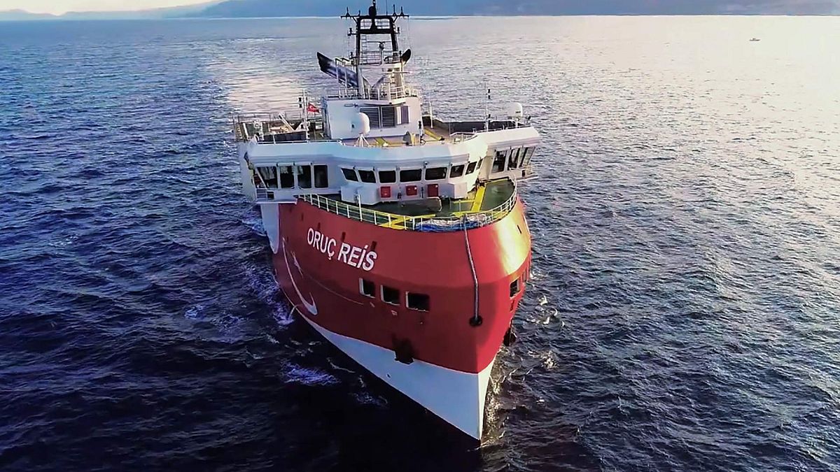 سفينة الأبحاث التركية "عروج ريس '' وهي تتجه غرب أنطاليا، 12 أغسطس / آب 2020 