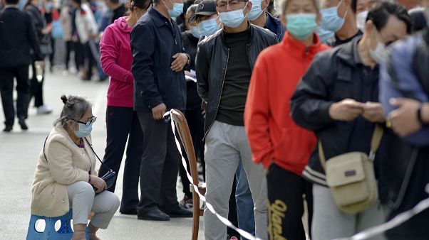 Cola para someterse a la prueba del coronavirus en Qingdao, región de Shandong, China el 12 de octubre de 2020 Cola para someterse a la prueba del coronavirus en Qingdao, región de Shandong, China el 12 de octubre de 2020