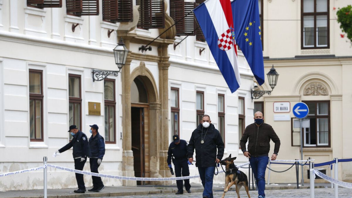 Lövöldözés a horvát kormány épülete előtt 