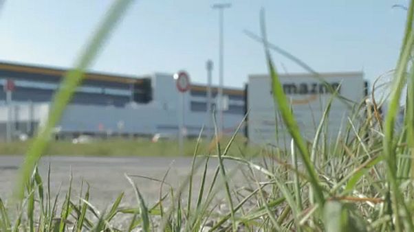 Евродепутаты и профсоюзы подозревают Amazon в слежке Евродепутаты и профсоюзы подозревают Amazon в слежке