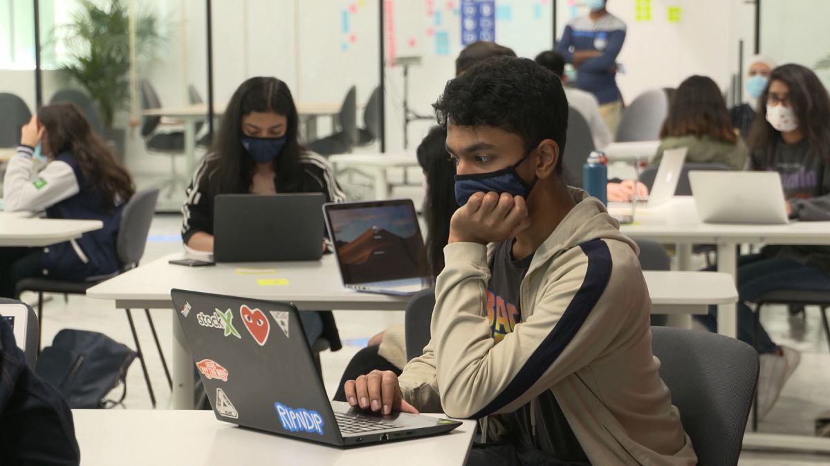 Dubai, la sfida dell'e-learning durante la pandemia di Covid-19