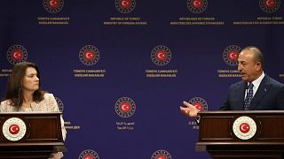 وزير الخارجية التركي مولود جاويش أوغلو ووزيرة الخارجية السويدية آن ليند، يعقدان مؤتمرًا صحفيًا مشتركًا بعد اجتماعهما في مقر وزارة الخارجية في أنقرة، تركيا، 13 أكتوبر 2020
