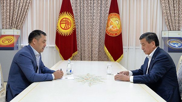 Kırgızistan'da 4 Ekim'de yapılan parlamento seçim sonuçlarının iptalini talep eden muhalefet partileri gösteri düzenlemişti Kırgızistan'da 4 Ekim'de yapılan parlamento seçim sonuçlarının iptalini talep eden muhalefet partileri gösteri düzenlemişti