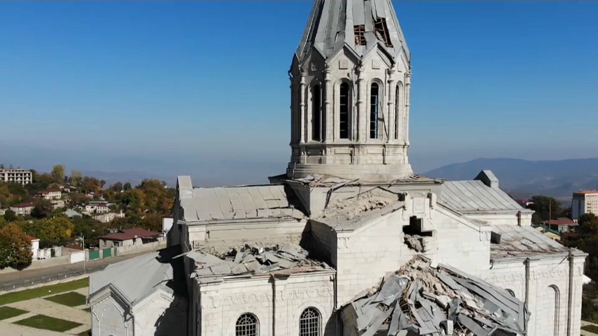 Belga dá concerto em catedral destruída de Nagorno-Karabakh