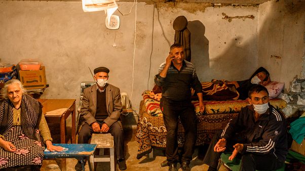 جنگ قرهباغ؛ تصاویری از ساکنان شهر ترتر آذربایجان در پناهگاه جنگ قرهباغ؛ تصاویری از ساکنان شهر ترتر آذربایجان در پناهگاه