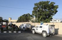 آليات تابعة لقوات "اليونيفيل" تدخل المقر حيث تعقد المفاوضات بين الجانبين الإسرائيلي واللبناني