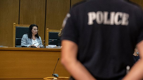 A juíza Maria Lepenioti lê as sentenças no julgamento do Aurora Dourada A juíza Maria Lepenioti lê as sentenças no julgamento do Aurora Dourada