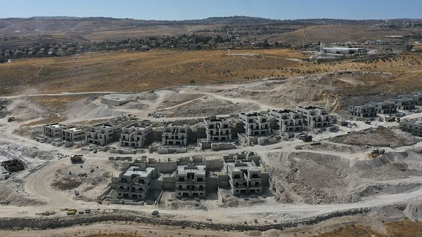Batı Şeria'daki Filistin kenti Beytüllahim'in güneyinde yapılan yeni konut inşaatı. Batı Şeria'daki Filistin kenti Beytüllahim'in güneyinde yapılan yeni konut inşaatı.