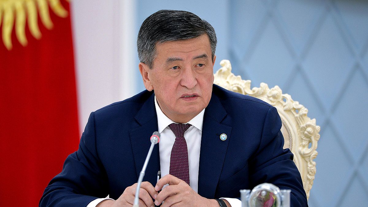 Kırgızistan Cumhurbaşkanı Sooronbay Ceenbekov görevinden istifa etti