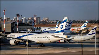 طائرات في مطار تل أبيب