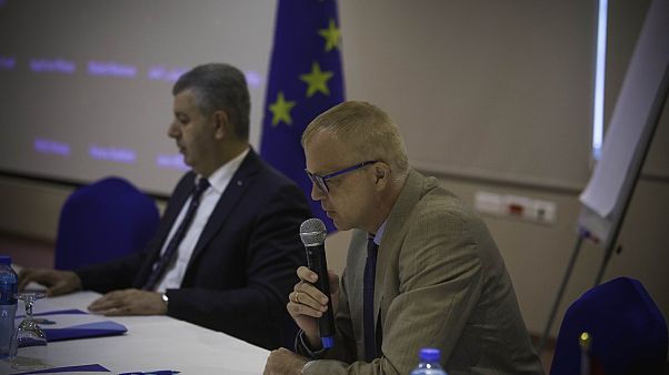 مسؤول التعاون بالاتحاد الأوروبي جيرهارد كراوس وأمين عام مجلس الوزراء الفلسطيني أمجد غانم مسؤول التعاون بالاتحاد الأوروبي جيرهارد كراوس وأمين عام مجلس الوزراء الفلسطيني أمجد غانم