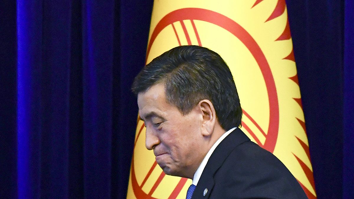 رئیس جمهوری قرقیزستان کناره‌گیری کرد