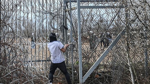 Türkiye'deki mülteciler geçtiğimiz mart ayında Yunan sınırına akın etti Türkiye'deki mülteciler geçtiğimiz mart ayında Yunan sınırına akın etti