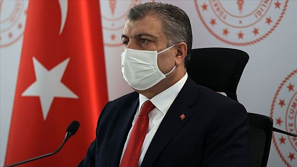 T.C. Sağlık Bakanı Fahrettin Koca Erzurum'da yaptığı konuşmada Covid-19 ile ilgili vatandaşları uyardı. T.C. Sağlık Bakanı Fahrettin Koca Erzurum'da yaptığı konuşmada Covid-19 ile ilgili vatandaşları uyardı.