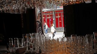 Koronavírus: nincs alkohol este 8 után Belgiumban, Európa tovább szigorít