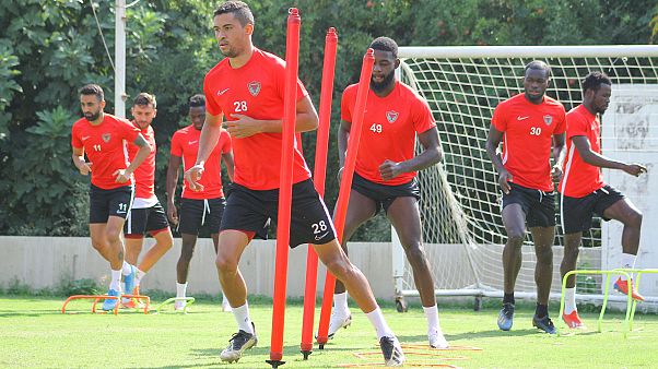 Hatayspor'da Covid-19'a yakalanan futbolcu sayısı 17'ye çıktı. Hatayspor'da Covid-19'a yakalanan futbolcu sayısı 17'ye çıktı.