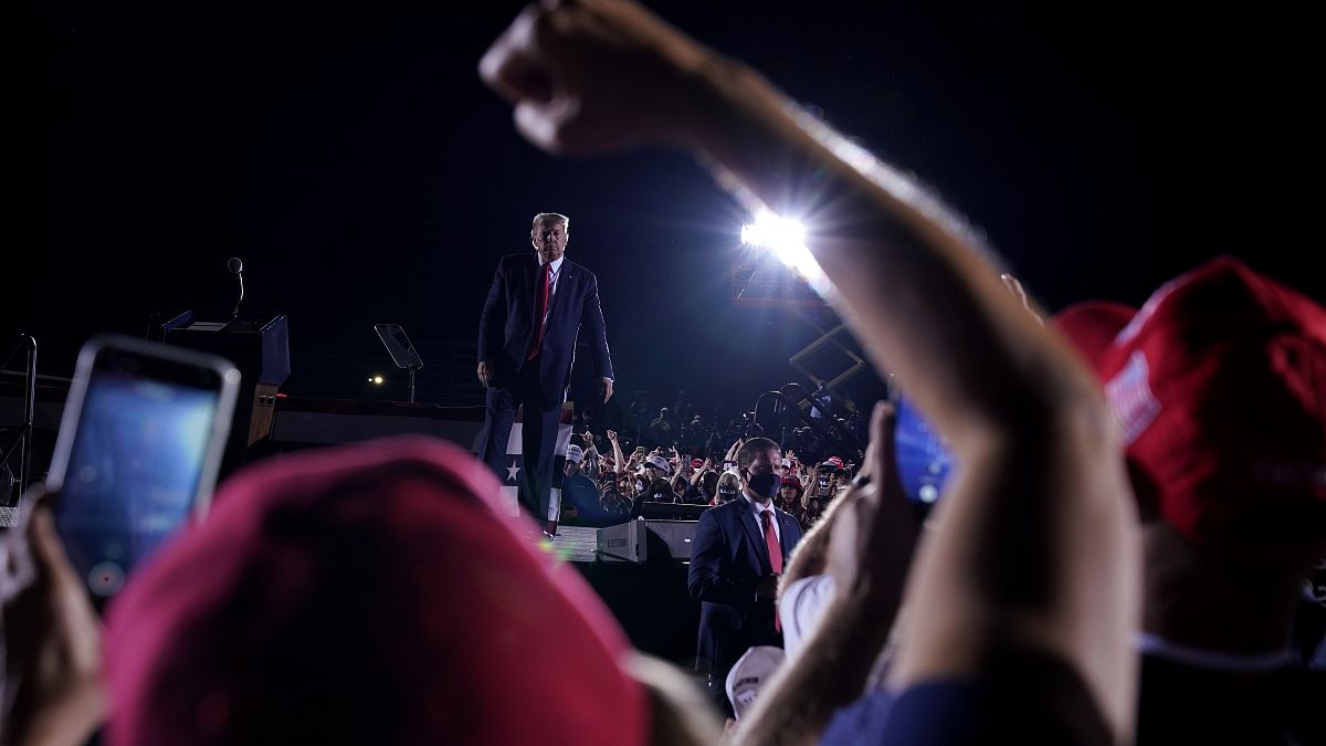 Donald Trump auf der Wahlkampfbühne in Macon, Georgia