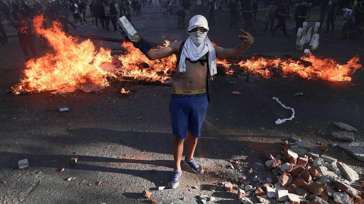 В Сантьяго снова вспыхнули беспорядки