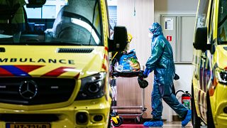 سيدة هولندية تصبح أول حالة وفاة بعد إصابة ثانية بفيروس كورونا