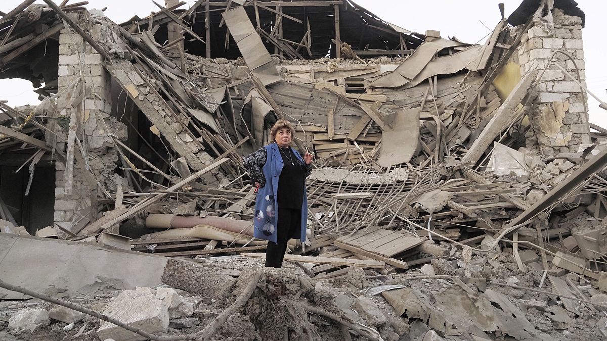 Zerstörtes Haus in Stepanakert, für Aserbaidschan Xankəndi.