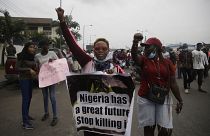Miles de nigerianos exigen el desmantelamiento de la Policía por denuncias de abuso de poder