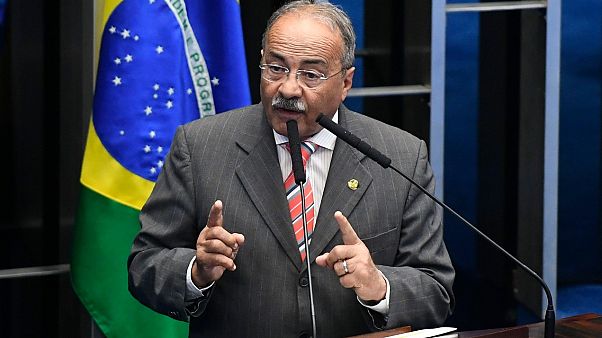 İç çamaşırında nakit para bulunan Senatör Chico Rodrigues. İç çamaşırında nakit para bulunan Senatör Chico Rodrigues.
