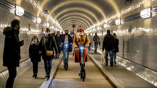 Auch im Hamburger Elbtunnel gilt Maskenpflicht Auch im Hamburger Elbtunnel gilt Maskenpflicht