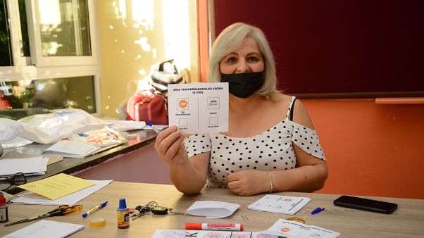KKTC'de cumhurbaşkanlığı seçiminin ikinci turu için pazar günü oy kullanma işlemi başladı KKTC'de cumhurbaşkanlığı seçiminin ikinci turu için pazar günü oy kullanma işlemi başladı