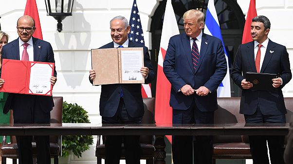 İsrail ile Birleşik Arap Emirlikleri ve Bahreyn arasında varılan "ilişkilerin normalleştirilmesine" yönelik anlaşmalar 15 Eylül 2020'de Beyaz Saray'da imzalandı. İsrail ile Birleşik Arap Emirlikleri ve Bahreyn arasında varılan "ilişkilerin normalleştirilmesine" yönelik anlaşmalar 15 Eylül 2020'de Beyaz Saray'da imzalandı.