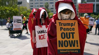 صورة من الاحتجاجات النسائية في واشنطن ضد ترامب