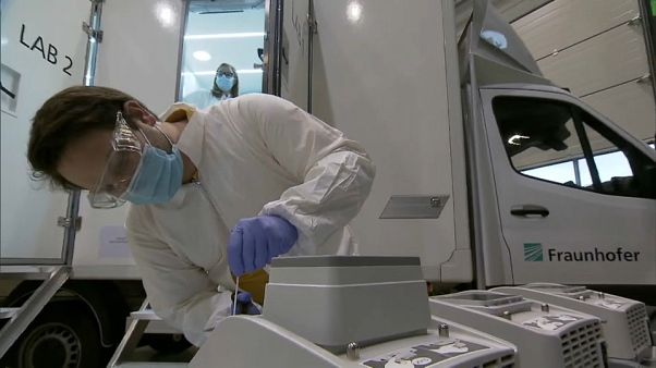 Covid: a Dresda si sperimenta il "furgone-test", per tamponi rapidi Covid: a Dresda si sperimenta il "furgone-test", per tamponi rapidi