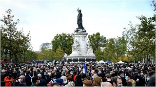 Γαλλία: Χιλιάδες πολίτες τιμούν την μνήμη του Σαμιέλ Πατί