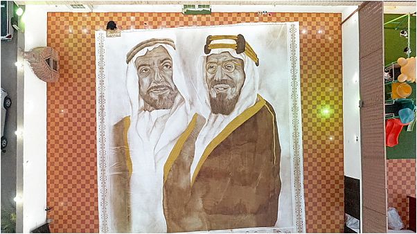 السعودية نيوز | 
    فنانة سعودية تدخل موسوعة غينيس للأرقام القياسية بأكبر لوحة مرسومة بالقهوة

