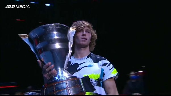 Андрей Рублев с чемпионским кубком турнира в Петербурге Андрей Рублев с чемпионским кубком турнира в Петербурге
